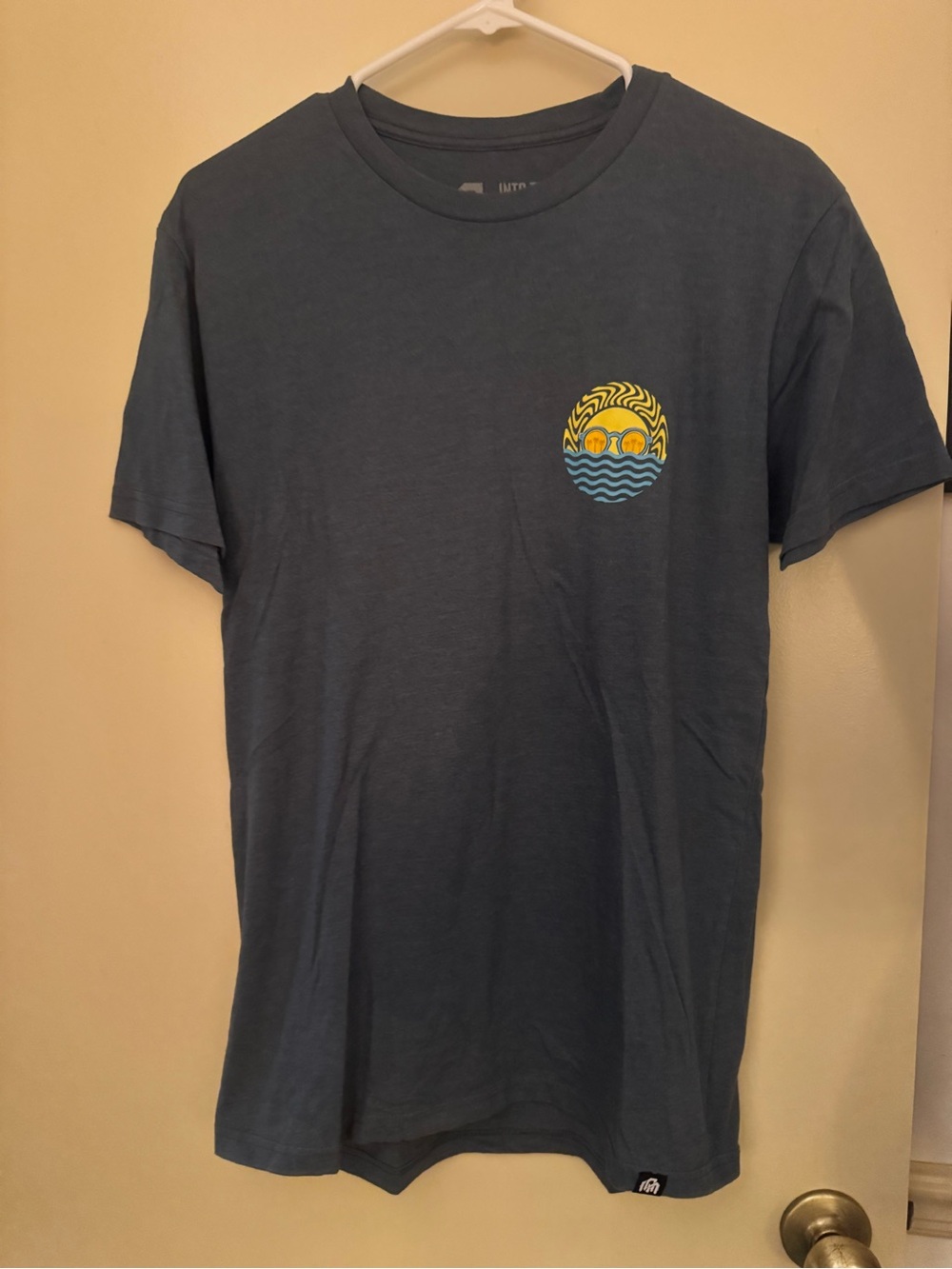 Men's Slate Blue Graphic Crewneck Tee - Small Sunset Wave Emblem